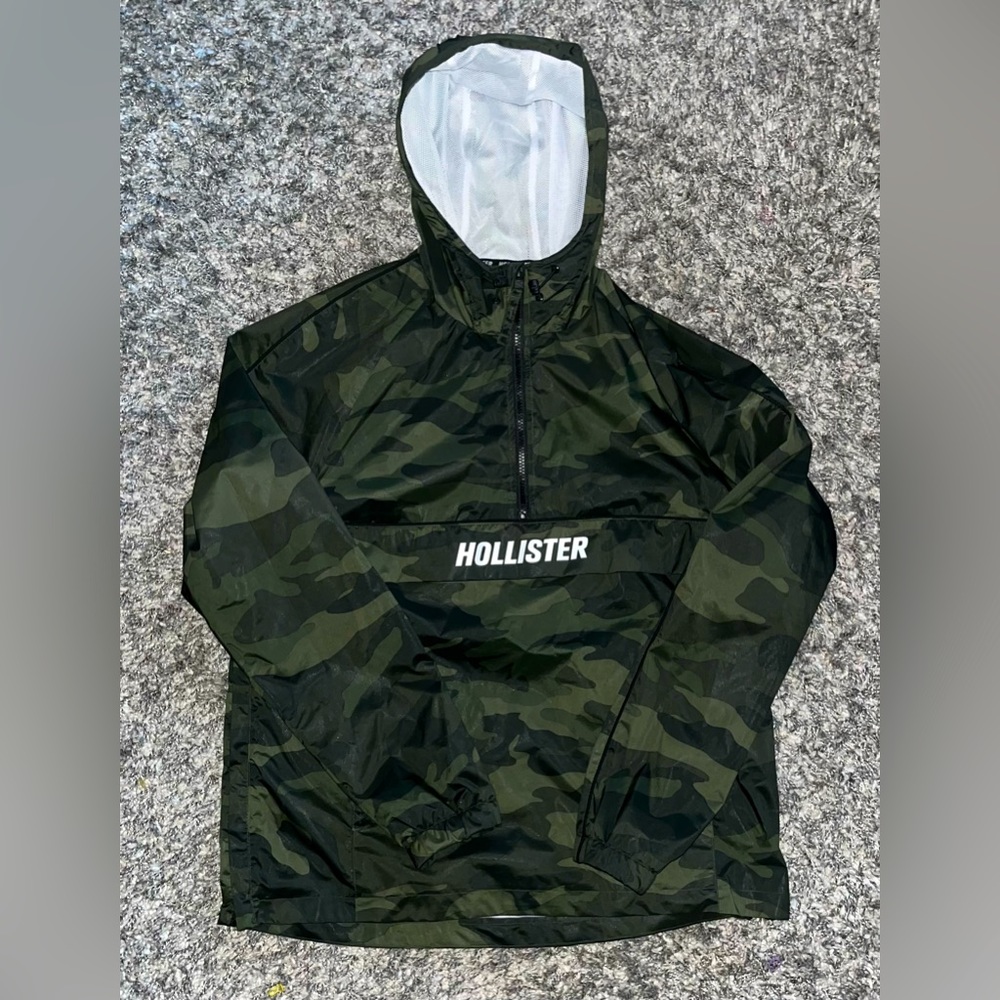 Mens Hollister Epic Flex 3/4 Zip windbreaker with front zip pocket in Camo